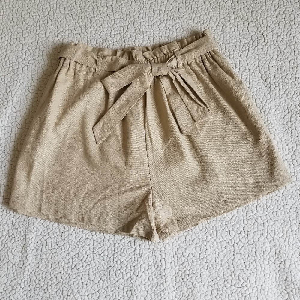NWT Plus size paperbag shorts with front tie.